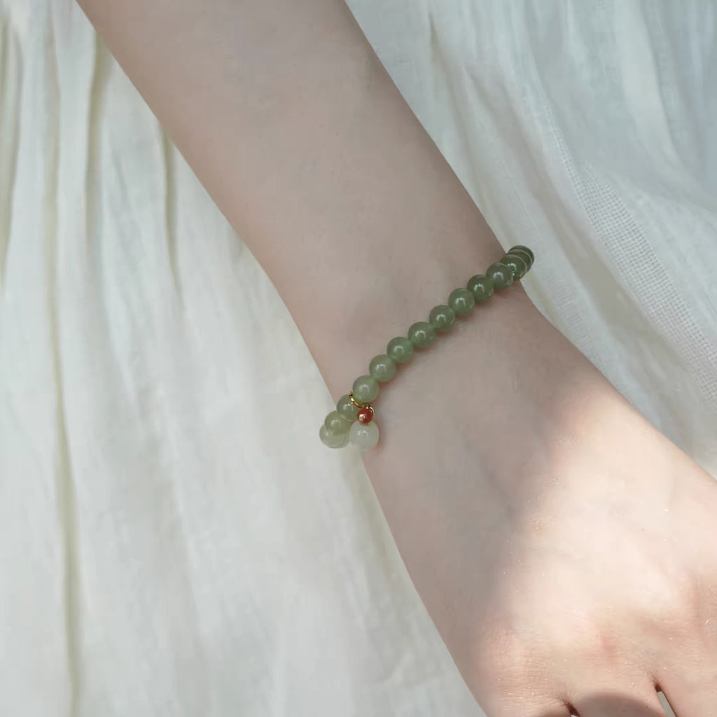 Gradient Hetian Jade Bracelet with Pendant