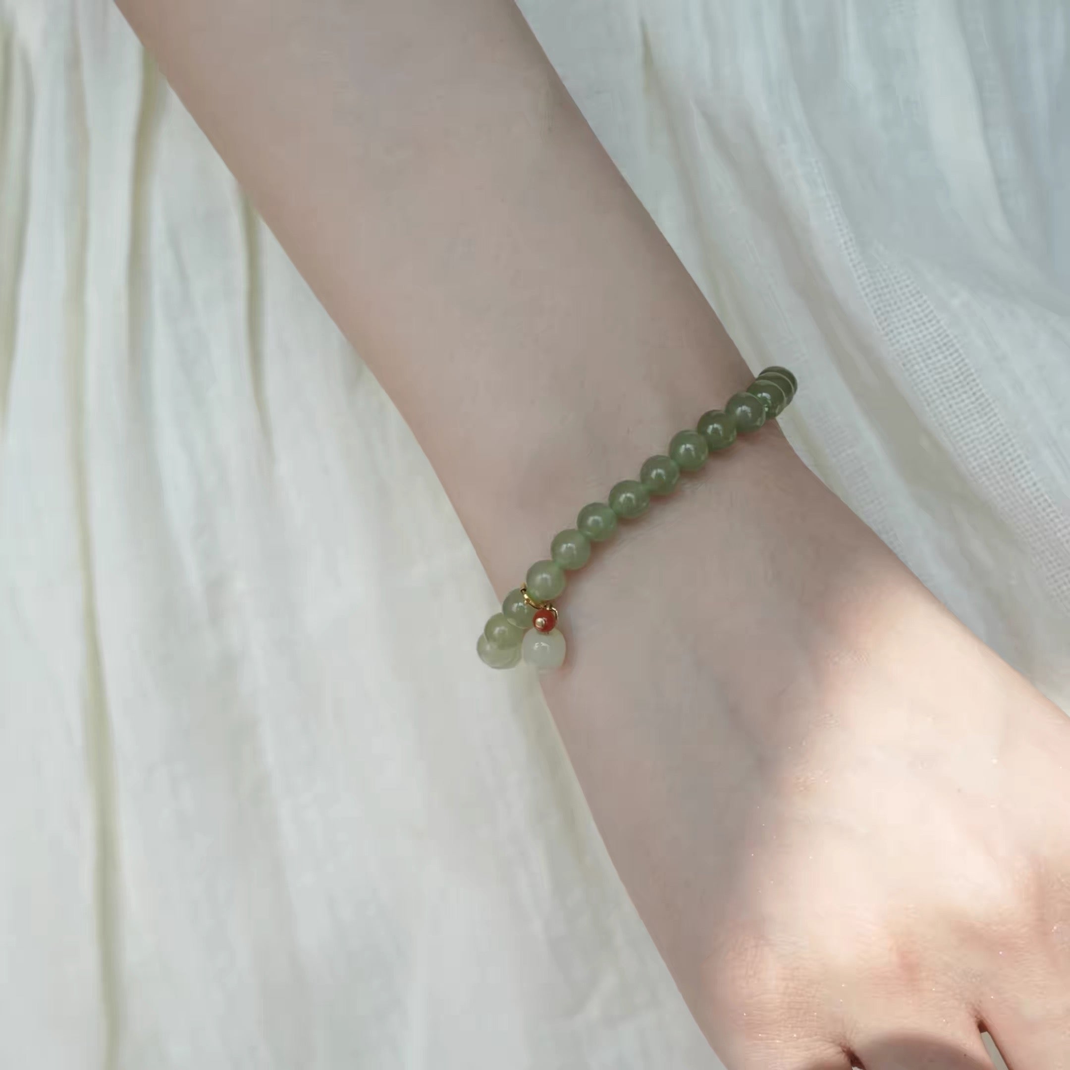 Gradient Hetian Jade Bracelet with Pendant