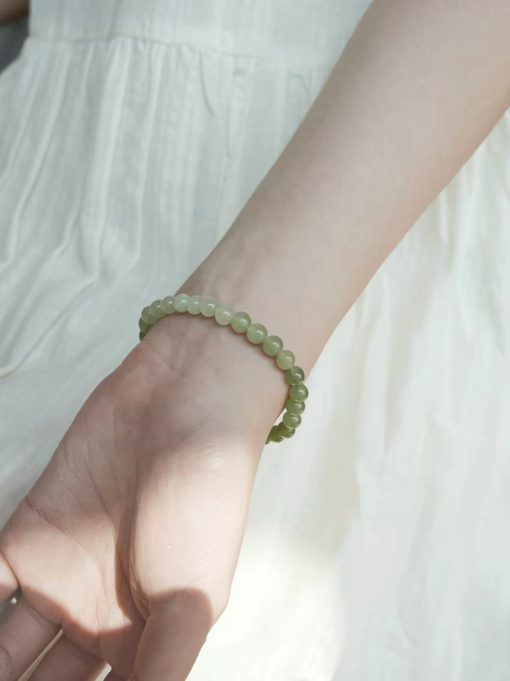 Gradient Hetian Jade Bracelet with Pendant